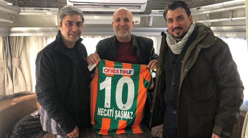 &Ccedil;avuşoğlu&rsquo;ndan film seti ziyareti