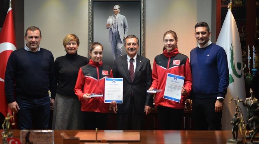 Milli y&uuml;z&uuml;c&uuml;lerden Başkan Ata&ccedil;&rsquo;a teşekk&uuml;r