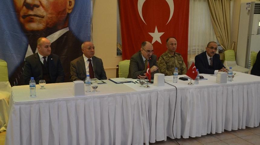 Vali &Ouml;zkan: "G&ouml;revimiz maddeye bulaşma zeminini kurutmak"