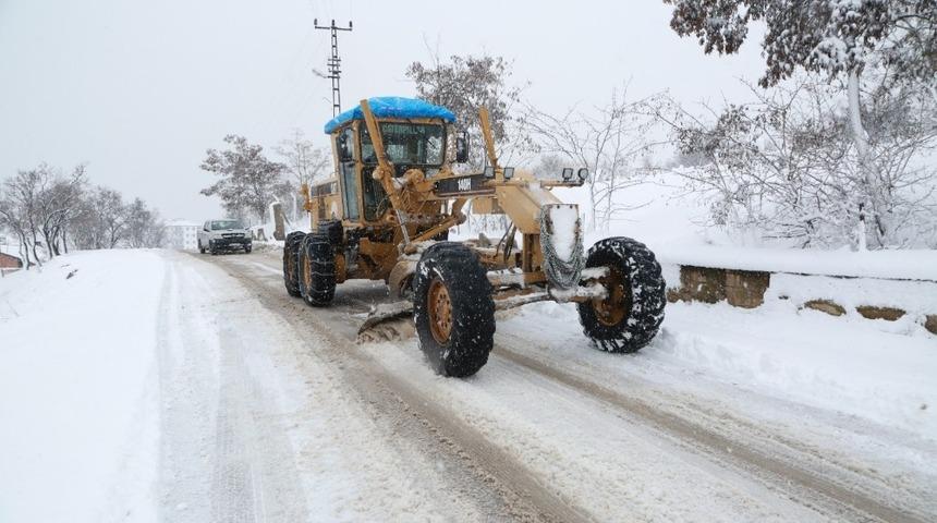 Elazığ&rsquo;da karla m&uuml;cadele &ccedil;alışmaları