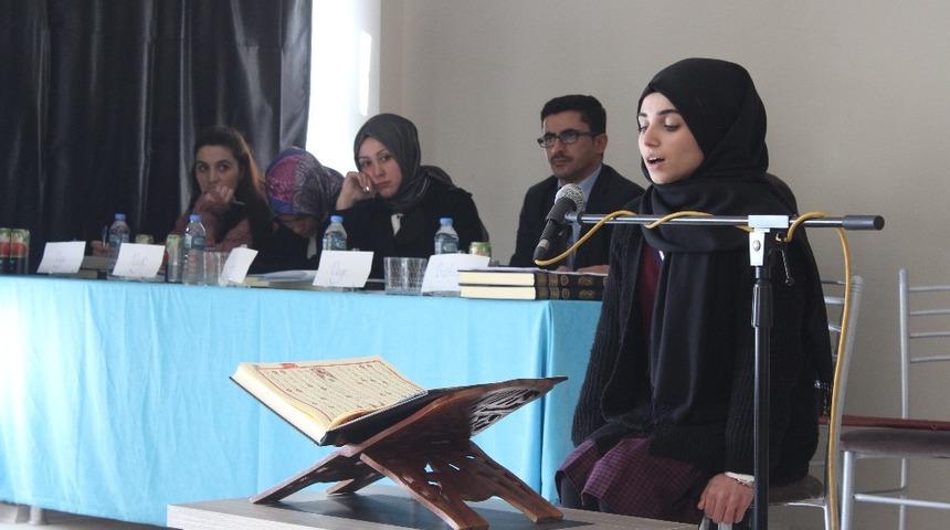Silopi&rsquo;de &ouml;ğrenciler Kur&rsquo;an&rsquo;ı g&uuml;zel okumak i&ccedil;in yarıştı