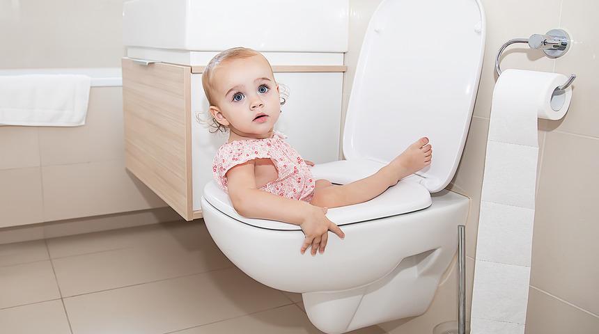 &Ccedil;ocuğa tuvalet eğitimi nasıl verilmeli? İşte izlemeniz gereken 12 adım