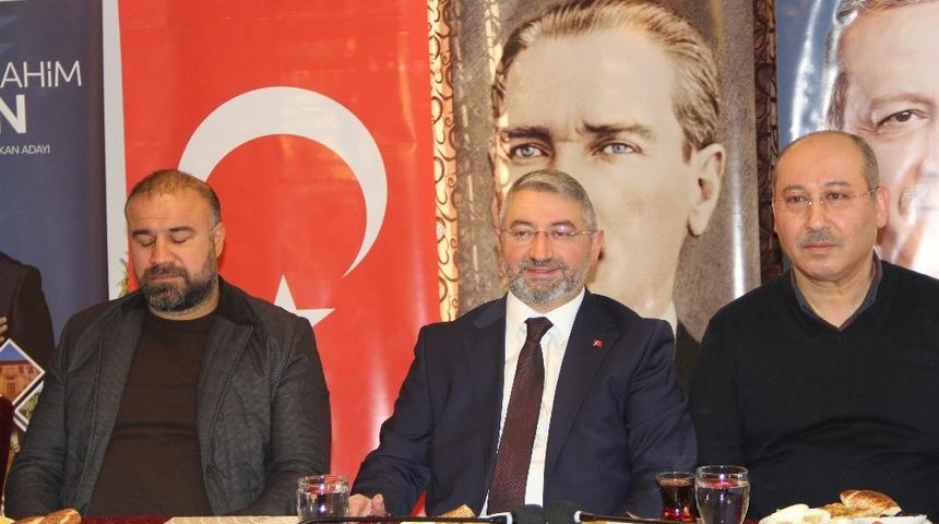 AK Partili Aşgın, Gazeteciler G&uuml;n&uuml;&rsquo;n&uuml; kutladı