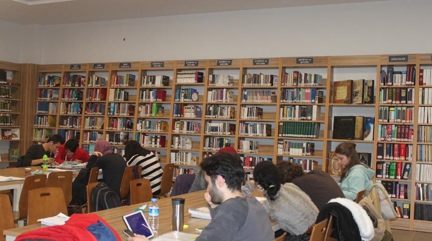 &Ouml;ğrenciler finallere Serdivan Fikir ve Sanat Akademisinde hazırlanıyor