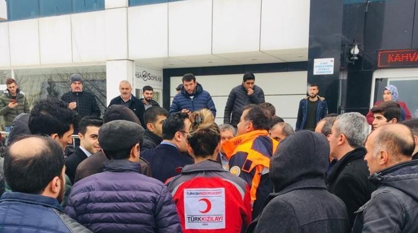 Elazığ&rsquo;da ulaşıma kapanan Bing&ouml;l ve Diyarbakır yolu a&ccedil;ıldı