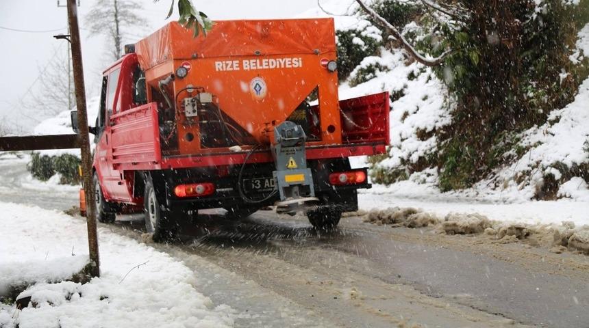 Rize&rsquo;de karla m&uuml;cadele &ccedil;alışmaları