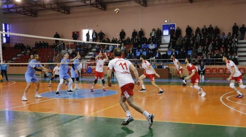 Paland&ouml;ken Belediyespor, Akkuş Belediyespor&rsquo;u evinde yıktı