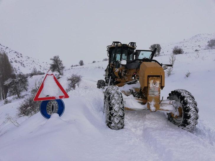Gümüşhane’de kapanan köy yollarının yüzde 73’ü 12 saatte açıldı G3