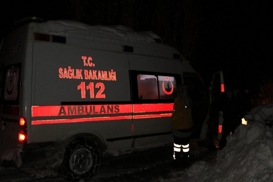 85 yaşındaki hasta 5 saatlik &ccedil;alışma sonucu hastaneye ulaştırıldı