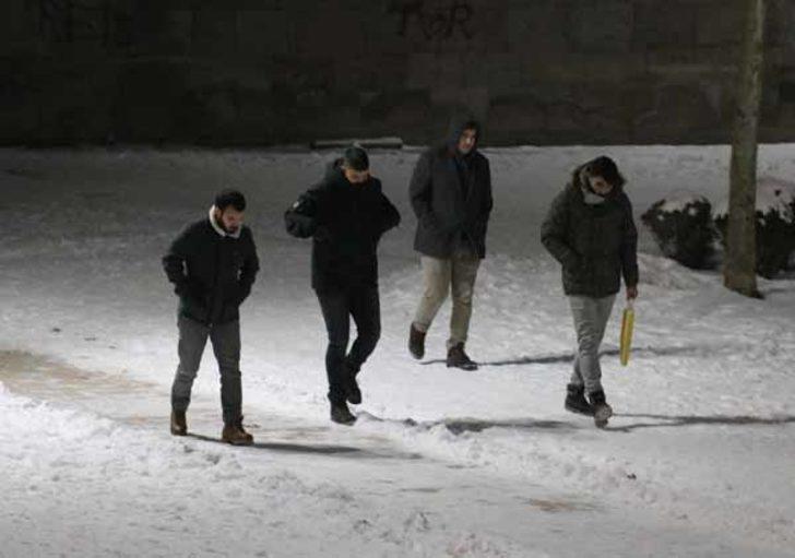 Sivas kutuplardan farksız! Suyu havaya attıklarında... G3