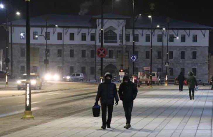 Sivas kutuplardan farksız! Suyu havaya attıklarında... G4