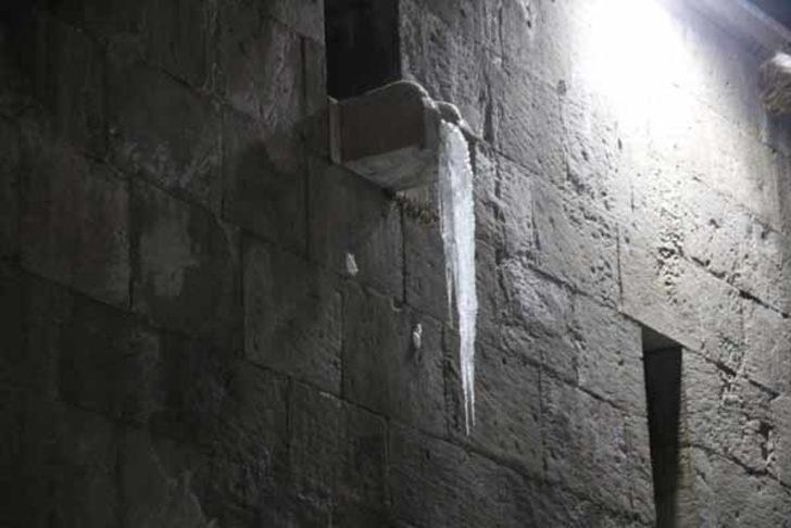 Sivas kutuplardan farksız! Suyu havaya attıklarında... G5