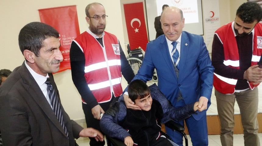 Patnos&rsquo;ta 23 engelliye tekerlekli sandalye dağıtıldı