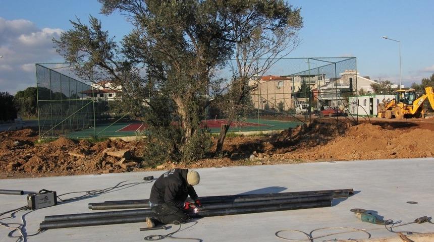 Menderes&rsquo;e tenis kul&uuml;b&uuml;