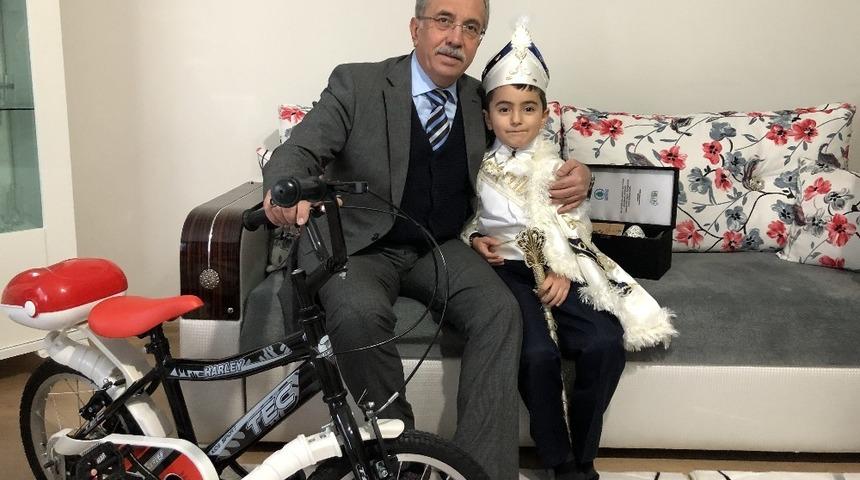 S&uuml;nnet olan &ccedil;ocuklara hediye bisiklet