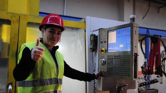 Üniversite öğrencisi İzel, erkek işine el attı