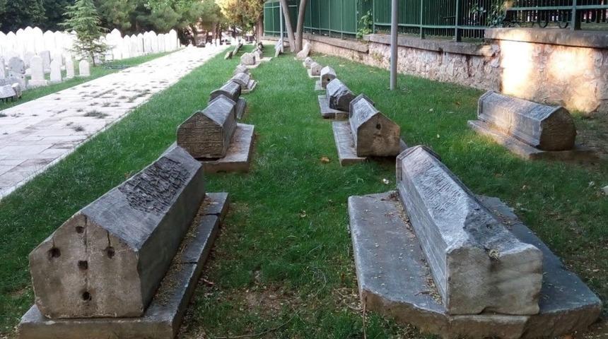 Bursa&rsquo;da Osmanlı mezarlıkları konuşuldu