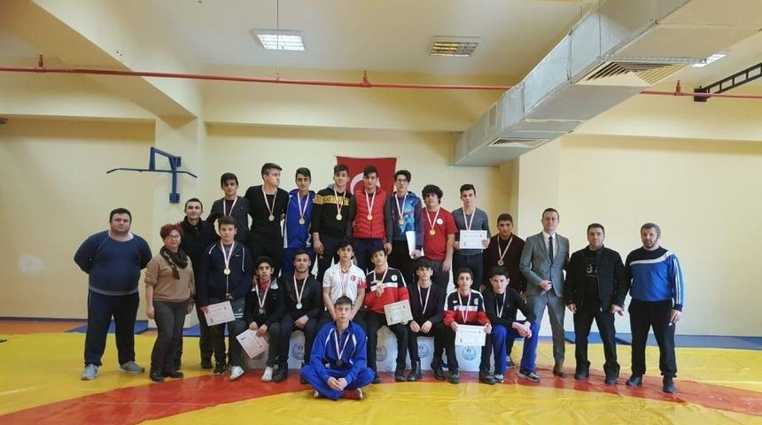 G&uuml;reş turnuvasında b&uuml;y&uuml;k başarı