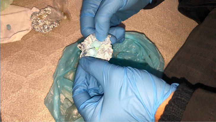 İstanbul Esenler'de uyuşturucu operasyonu! Polis "9 yaşındaki çocuğu bu işe alet ediyorsun" diye isyan etti G2