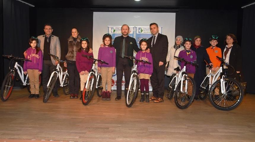 İzmit&rsquo;te 45 &ouml;ğrenci daha bisikletine kavuştu