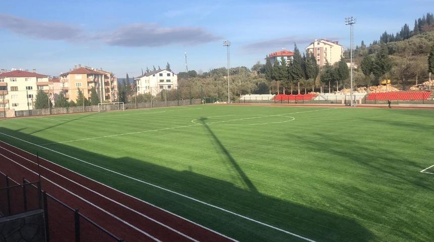 Karam&uuml;rsel Stadı yeni zeminine kavuştu