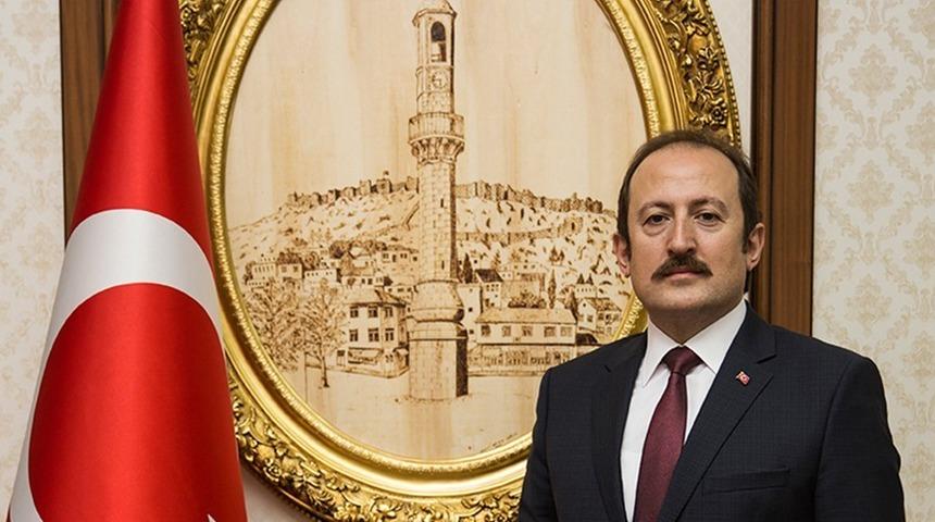 Vali Pehlivan, İdareciler G&uuml;n&uuml; ve Gazeteciler G&uuml;n&uuml; dolayısıyla kutlama mesajı yayınladı