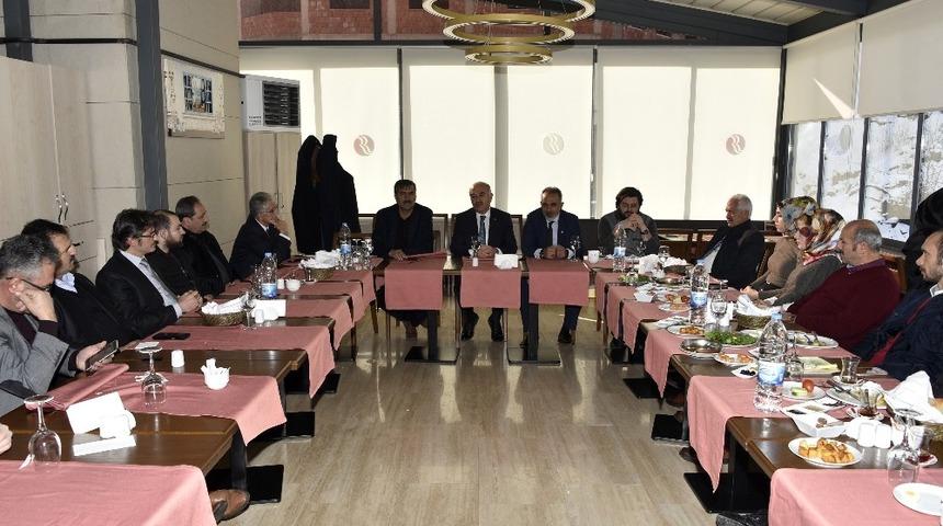 Başkan Ayg&uuml;n gazetecileri unutmadı