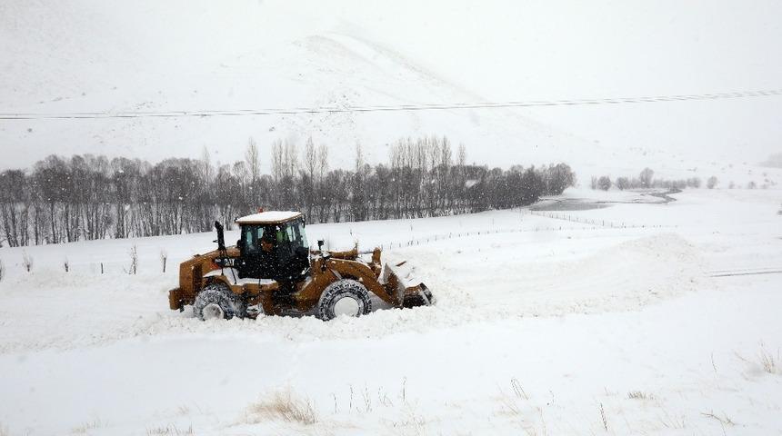 Van&rsquo;da 373 yerleşim yerinin yolu kapandı