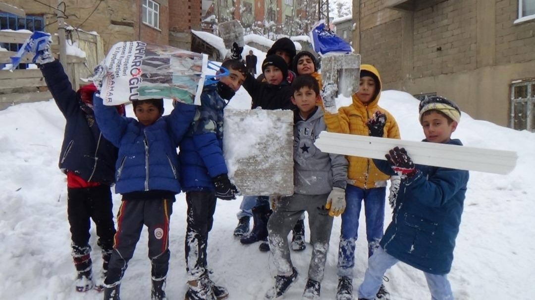 &Ccedil;ocukların kayak keyfi