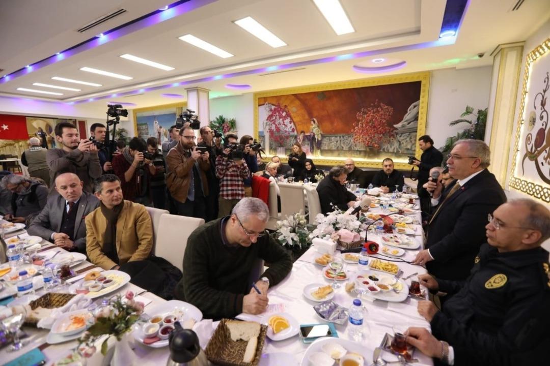 Vali Nayir, gazeteciler ile bir araya geldi