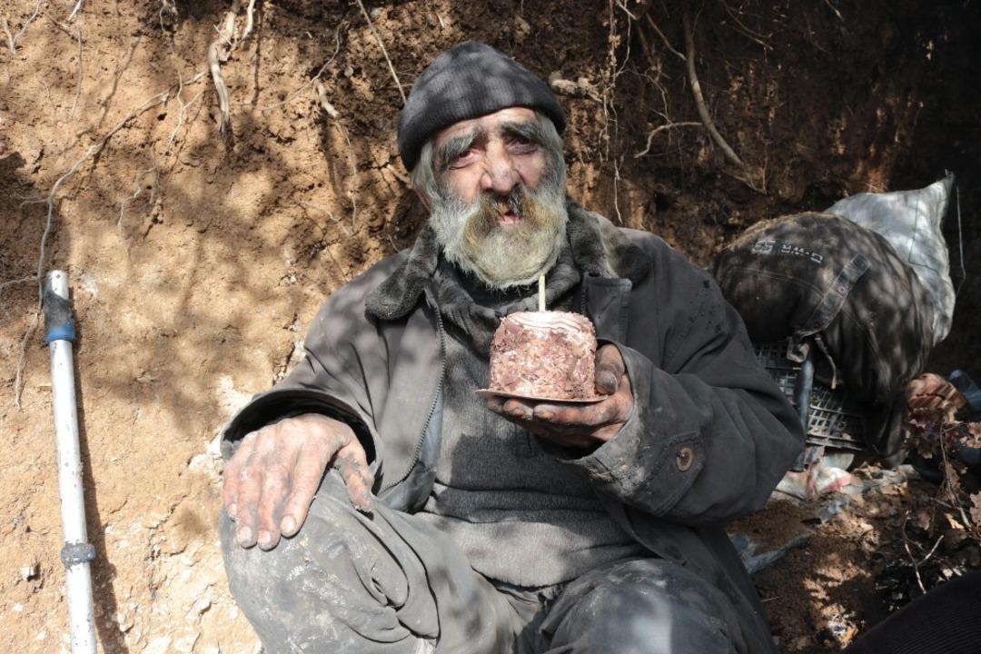 (&Ouml;zel) Mağarada s&uuml;rpriz doğum g&uuml;n&uuml;