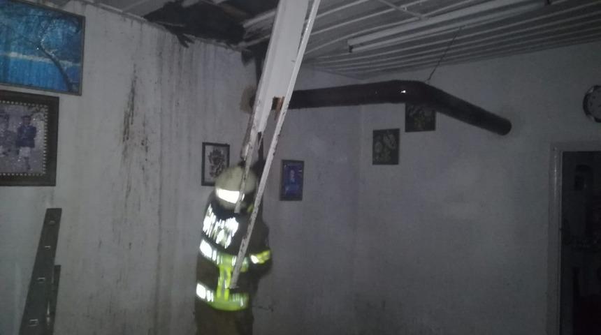 Burhaniye’de baca yangını korkuttu