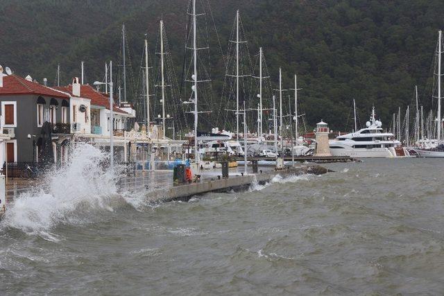 Marmaris’e son 24 saatte metrekareye 41 kilogram yağış düştü