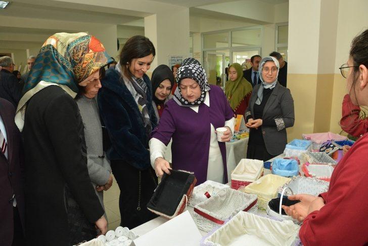 Kız öğrencilerden muhteşem sergi G4