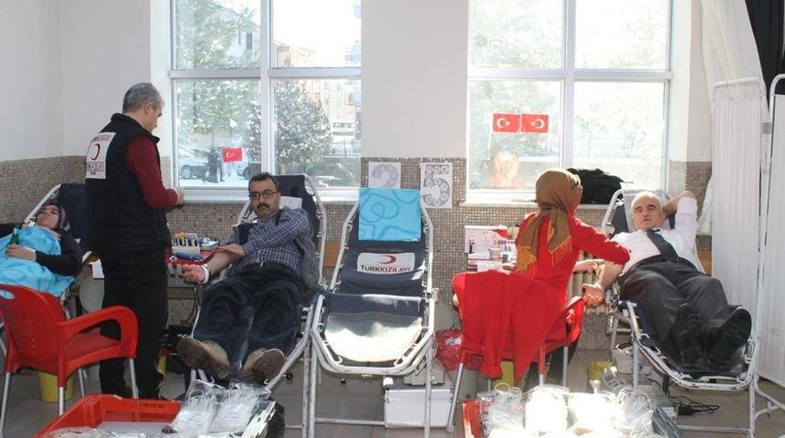 Velilerden kan bağışı kampanyasına destek