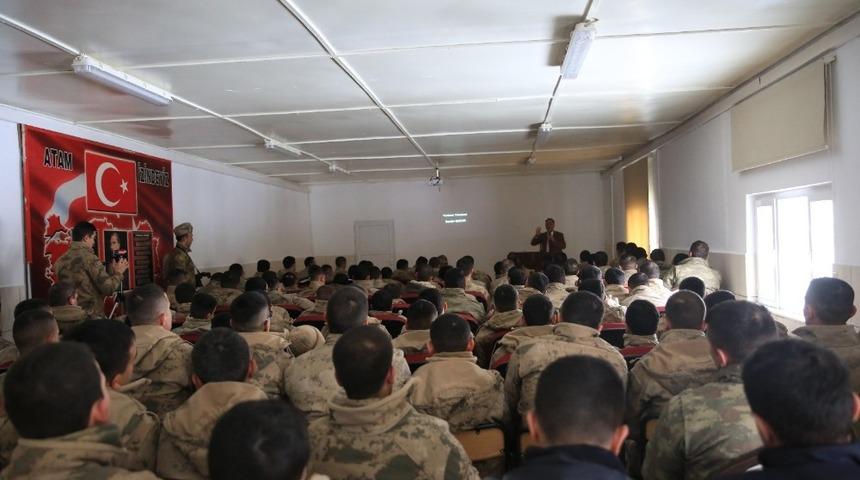 Vatani g&ouml;revini yapan Mehmet&ccedil;ik&rsquo;e Van tanıtıldı