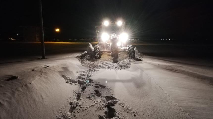 &Ccedil;aldıran&rsquo;da kar kalınlığı 1,5 metreyi buldu