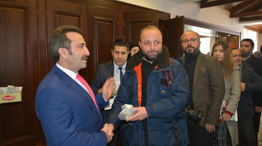 Vali Mantı, gazetecilerle bir araya geldi