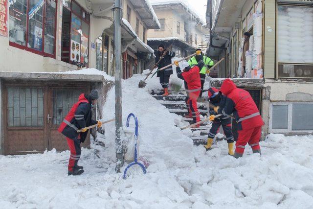 Temizlik işçilerinin zorlu kış mesaisi