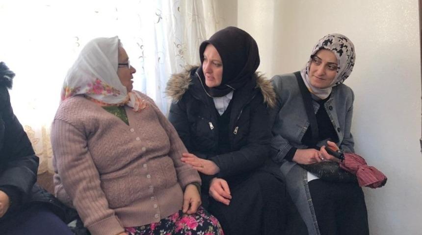 AK kadınlar g&ouml;n&uuml;l eli uzatıyor