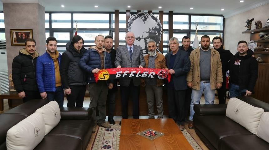 Eskişehirspor taraftarından Kazım Kurt&rsquo;a teşekk&uuml;r