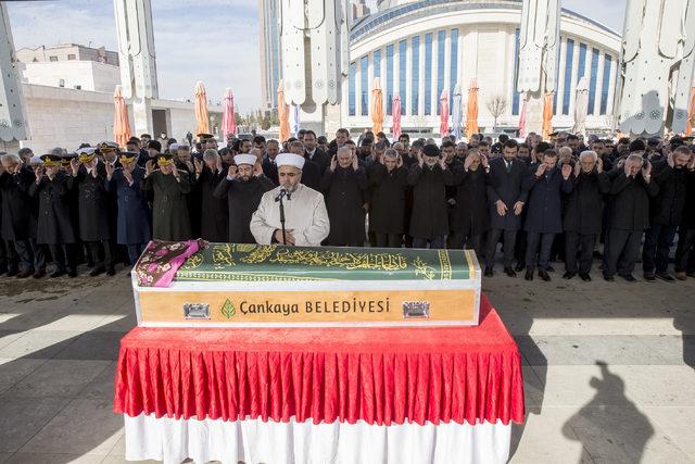 Yıldırım, 3.Ordu Komutanı İsmail Serdar Savaş'ın annesinin cenaze törenine katıldı 