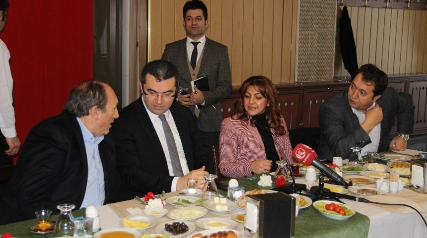 Vali Okay Memiş gazetecilerle kahvaltıda buluştu