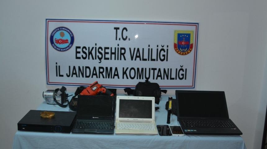 Eskişehir&rsquo;de evden hırsızlık ş&uuml;phelisi 4 şahıs yakalandı