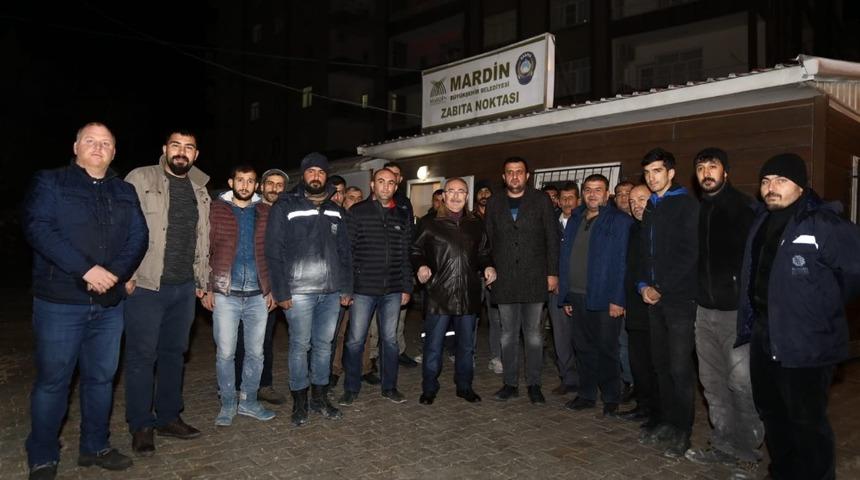 Mardin Valisi Yaman, karla m&uuml;cadele &ccedil;alışmalarını yerinde inceledi