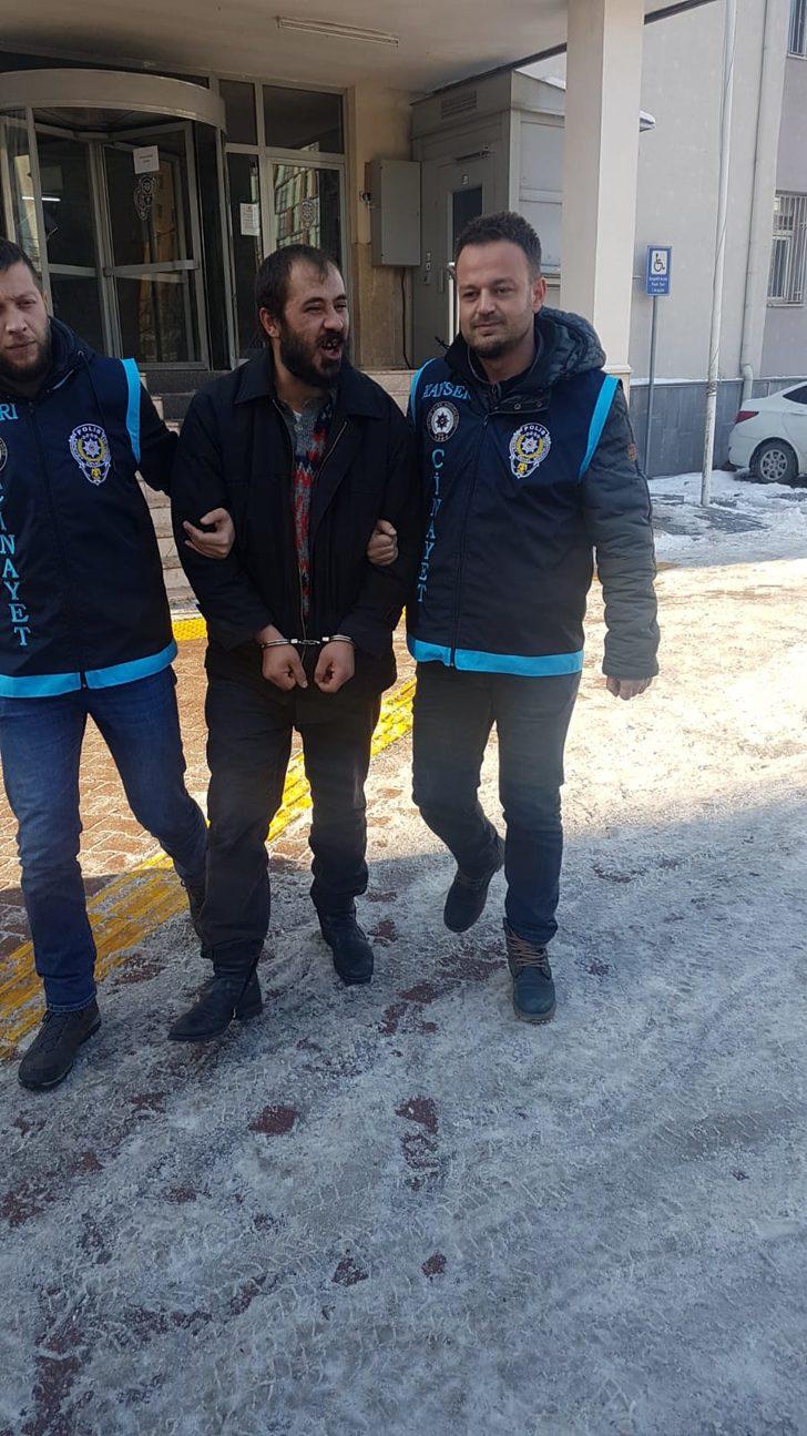 Merkez Haberleri: Rüzgarda çatıdan düşen kaplamalar, elektrik tellerini kopardı 2