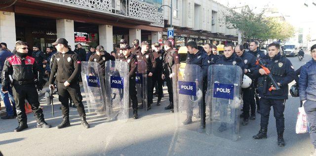 Eektrik kesintilerini yol kapatarak protesto ettiler