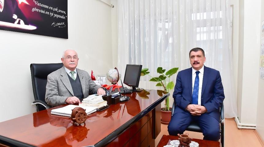 G&uuml;rkan, Cem Vakfı&rsquo;nı ziyaret etti