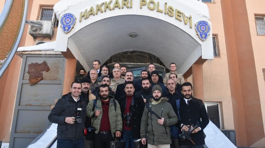 Vali Akbıyık, gazetecilerle bir araya geldi