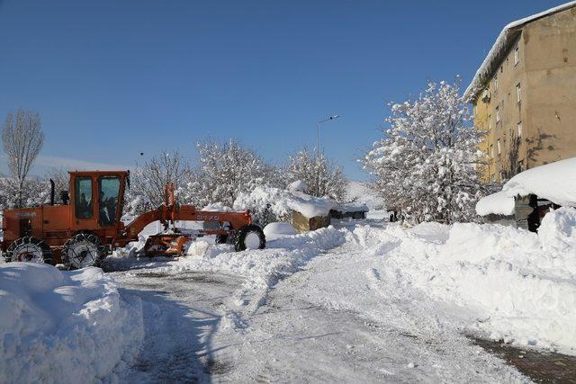 Bingöl’de 900 kilometre yol kardan temizlendi